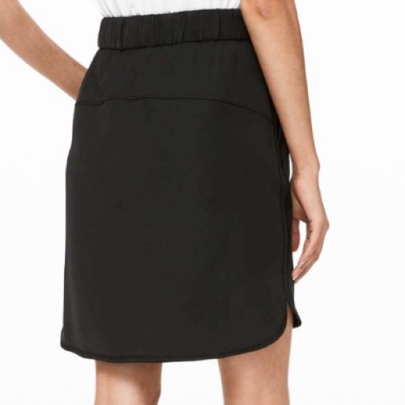 LULULEMON Athletica Black On The Fly Skirt Size 4 - Picture 2 of 16